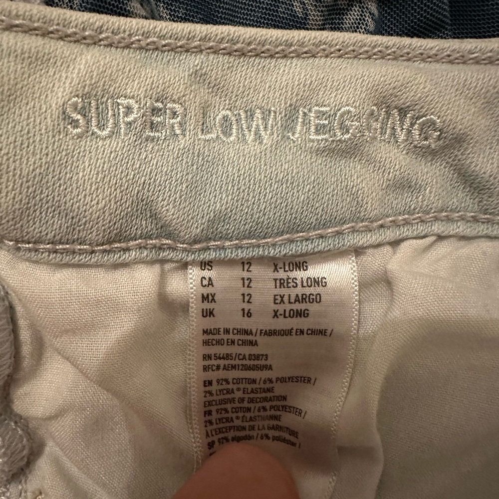 American Eagle super low Jegging, distressed look size 12
